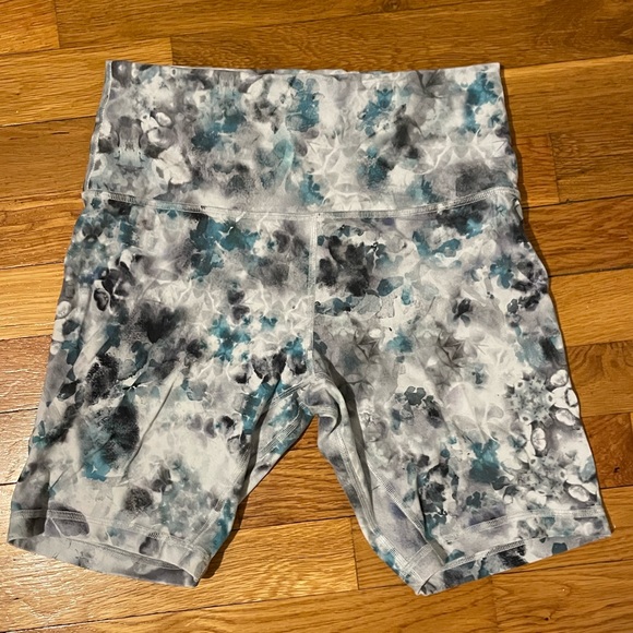 Lululemon Align 6in shorts Size 8 EUC - Picture 2 of 4